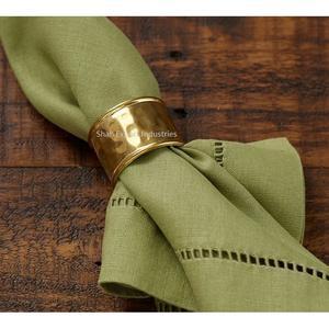 Anneaux de serviette en métal plaqué or martelé pour occasions spéciales Célébration de fête de festival Porte-serviettes de forme ronde - Product Image 1