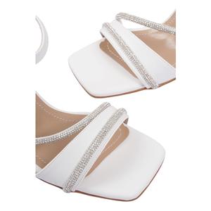 Scarpe nere con tacco sottile da donna