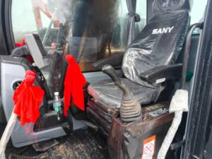Excavadora de cadenas SANY SY135C modelo 2023 de alto rendimiento, 13 toneladas, con aire acondicionado, motor usado de calidad y sistema hidráulico avanzado. - Product Image 6