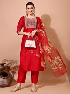 Nouveau haut et pantalon brodés en taffetas de soie Zari de créateur avec costume Dupatta à imprimé floral en organza - Product Image 2
