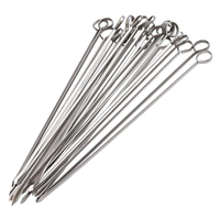 Brochettes de barbecue en acier inoxydable de qualité alimentaire rondes plates réutilisables avec poignée boisée antidérapante isolée