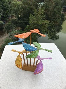 Libellule en bambou équilibré fait à la main, libellule en bambou multicolore pour enfants avec un Design personnalisé - Product Image 2