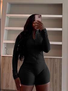 Ensemble de yoga noir pour femmes soutien-gorge de sport élégant avec demi-short assorti sans couture gym fitness vêtements de sport tenue d'entraînement - Product Image 3