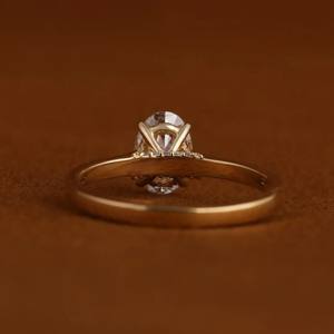 Bague de luxe en argent sterling 925 pour femmes, bijoux fins, coupe ovale classique, moissanite avec sertissage à griffes pour fiançailles - Product Image 4