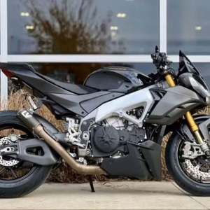 ¡LISTO PARA CONDUCIR! OFERTAS 2026 - Motocicleta Deportiva Aprilia Tuono V4 Factory 1100 con 3 Años de Garantía, Fabricada en EE. UU., a la Venta - Product Image 1