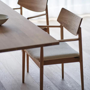 Ensemble de salle à manger en teck de haute qualité, chaises équipées de coussins moelleux, adaptées à l'intérieur et à l'extérieur. - Product Image 4