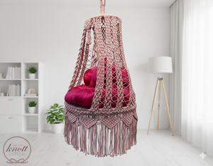 Relájate con estilo con la silla colgante bohemia Top Knott, asiento de macramé de algodón hecho a mano para balcones y rincones del hogar. - Product Image 1