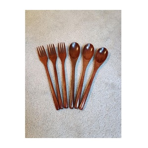 Juego de Cubiertos de Madera Rústica que Agrega Encanto Natural a las Mesas de Comedor con Artesanía de Madera Duradera Hecha a Mano - Product Image 4