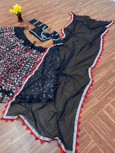 Ropa de fiesta atractiva de Color negro, bordado de Georgette y Zari Work, Lehenga choli con Dupatta, calidad de exportación India - Product Image 4