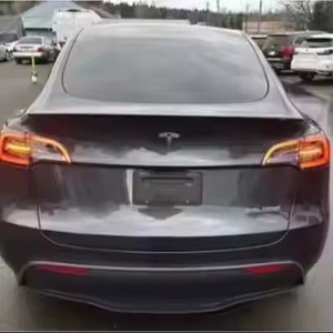 2024 Tesla Model Y Performance AWD Véhicule électrique assez usagé Boîte de vitesses automatique propre avec sièges en cuir Caractéristiques panoramiques - Product Image 1