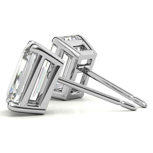 Pendientes de tuerca SHREYA DIAM con moissanita de corte esmeralda, plata 925 con baño de rodio, engaste de garra, joyería clásica y de moda para mujer, ideal para bodas. - Product Image 2