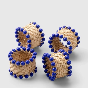 Anneau de serviette en rotin texturé écologique, ajoutant une touche d'intérêt visuel à la décoration de la table à manger, avec un design artisanal en fibre naturelle - Product Image 1