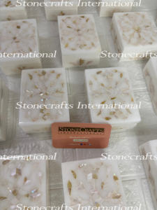 Boîte à bijoux luxueuse en nacre blanche 3x2 | Boîte de rangement décorative incrustée de coquillages faits à la main - Product Image 2