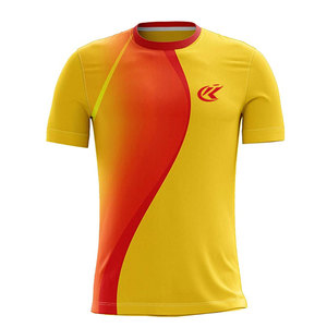 เสื้อฟุตบอลแขนสั้นฤดูร้อนคุณภาพสูงสั่งทำพิเศษ ระบายอากาศได้ดี แห้งเร็ว ผลิตจากโพลีเอสเตอร์ 100% ขายดีที่สุดในกลุ่มสินค้า MOQ ต่ำ - Product Image 1