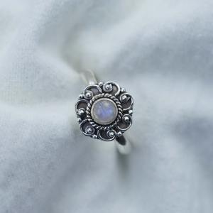 Anillo de Boda de Plata de Ley 925 con Piedra Lunar Azul, Joyería Hecha a Mano de Estilo Bohemio para Mujeres y Niñas, Regalo - Product Image 1