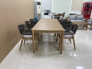 Ensemble de table à manger en bois de style minimaliste moderne Mobilier de restaurant essentiel Fabriqué au Vietnam Matériau en bois durable - Product Image 2