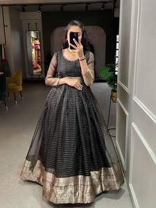 Bordado y trabajo hecho a mano en tela Super Silk Nyra Kurti y Sharara completamente aplastada, traje Anarkali totalmente cosido - Product Image 4