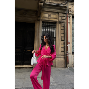 Conjunto de Blusa Cruzada de Satén Fucsia con Lazos y Pantalones para Mujer - Product Image 2