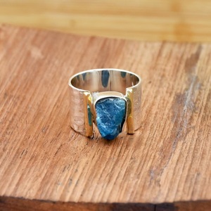 Bague Apatite brute en argent sterling 925 martelé deux tons déclaration bague faite à la main cadeau pour les femmes - Product Image 2
