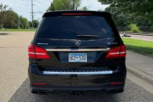 Mercedes-AMG GLS 63 d'occasion haut de gamme, modèle 2018, V8 biturbo de 577 ch, transmission intégrale - Product Image 3