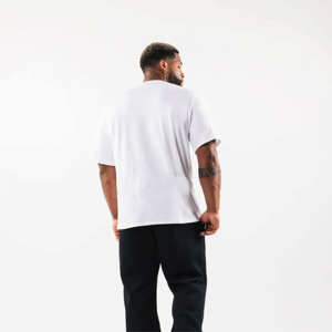 Camiseta blanca clásica de gran tamaño para hombre, ropa de calle informal de algodón pesado para gimnasio, armario minimalista, ajuste cómodo esencial - Product Image 3