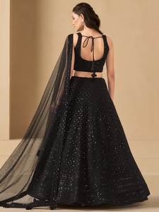 Cautivador Lehenga Choli Negro de Georgette con Bordado de Lentejuelas Resham, Estilo Bollywood, Largo hasta el Suelo para Ocasiones Elegantes de Fiesta - Product Image 4