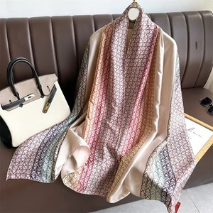 Foulard en soie 100% personnalisé pour femmes de haute qualité respirant léger motif imprimé élégant mode chaude usage quotidien femmes écharpe - Product Image 1