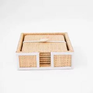 Posavasos de ratán perfecto para almacenar en soportes decorativos o cajones mientras es fácilmente accesible para su uso - Product Image 1