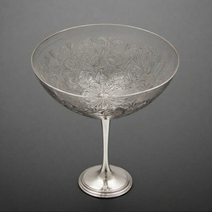 Calice à vin en métal orné de la grâce divine SacredTouch gobelet de finition antique traditionnelle pour les rituels religieux et les autels d'église - Product Image 5