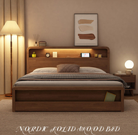 Lit mural king-size en chêne massif de style nordique moderne avec rangement, lit plateforme durable et écologique pour chambre principale