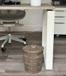 Panier de rangement pour déchets en rotin naturel blanc et noir fait à la main par Sisu Handicraft, écologique, avec poignée, multi-usages, OEM, pour la vie quotidienne - Product Image 1