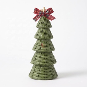 Décoration de Noël en rotin, petite forme de sapin faite à la main pour intérieur, avec ruban à carreaux et étoile sur le dessus, style traditionnel - Product Image 1