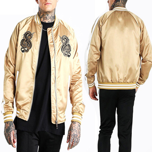 Chaquetas universitarias impermeables personalizadas con capucha frontal de satén Premium para hombres-Diseño portátil cómodo - Product Image 3