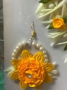 Conjunto de joyería de Flor de mayo hecha a mano con conchas de cauri y cuentas para función nupcial Mehndi Haldi y eventos tradicionales - Product Image 2