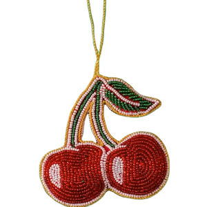 Porte-clés et accessoires de sac brodés de perles de graines de cerise rouge et verte, motif fruitier, fabriqués en Inde - Product Image 1