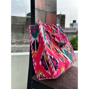 Bolso Tote de Terciopelo Ikat Rosa con Cierre Abierto, Bolso de Moda para Uso Diario, Lavable - Product Image 2