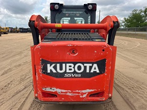 Chargeuse sur chenilles Kubota SSV65 d'occasion à bas prix, chargeuse-pelleteuse avant/arrière à moment de charge élevé pour travaux de construction et agricoles, livraison rapide - Product Image 3