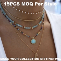 Collier personnalisé multi-brins superposés de style bohème, en pierres naturelles et chaîne en acier inoxydable, avec pendentif baroque en perle dorée – Ensemble de bijoux