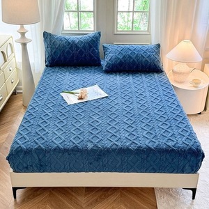 Protector de Colchón Elástico de Franela Tejida para Toda Temporada, Impermeable, con Estampado Liso para Uso Doméstico - Product Image 1