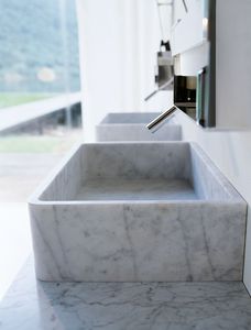 Lavabos en marbre blanc élégants: des designs uniques pour des salles de bains luxueuses - Product Image 3