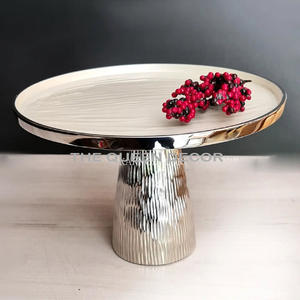 Soporte de pastel con acabado antiguo con diseño de fundición de Metal de aspecto lujoso, perfecto para bodas y usos de exhibición de pastel de mesa Vintage - Product Image 3