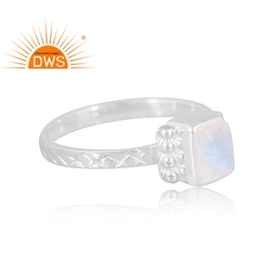 Meilleure bague empilable artisanale en argent sterling fin avec pierre de lune arc-en-ciel, fabricant de bijoux sur mesure - Product Image 2