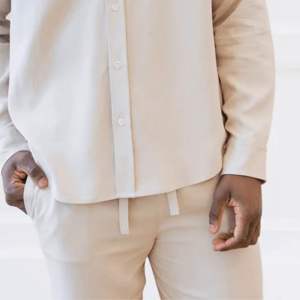 เสื้อเชิ้ตผ้ายีนส์ผู้ชายอเนกประสงค์ - วัสดุทนทาน ดีไซน์ทันสมัย เหมาะกับทุกโอกาส - Product Image 6