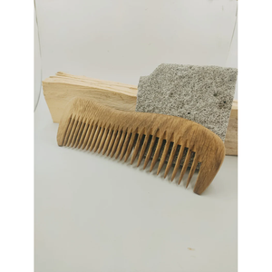 Usine directe et vente en gros de marque privée pas de statique peignes en bois faits à la main peignes à barbe en bois de santal disponibles ici - Product Image 1