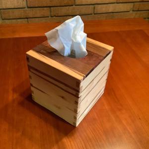 Caja de pañuelos de madera para casas ecológicas que agregan un toque rústico vintage al diseño y la decoración de interiores - Product Image 1