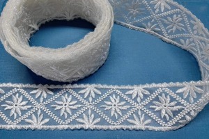 Tela de Organza con Diseño Floral de Diamantes Blancos Ecológica y de Alta Venta, Ribete de Encaje de Nailon para Vestidos de Novia o de Noche - Product Image 2