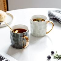 Taza de cerámica de diseño antiguo con variaciones de color únicas, ideal para el espacio de trabajo de la cafetería en casa y un regalo atento para los seres queridos