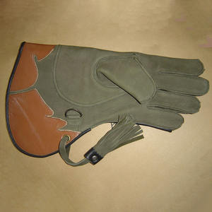 Gants de fauconnerie professionnels en cuir de vache de haute qualité Caractéristiques imperméables personnalisées pour les activités de plein air - Product Image 4