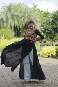 Calidad de exportación India Estilo moderno Último diseñador Use vestido de rayón con Kutchi Gamthi Work Mujer Fabricación de moda de la India - Product Image 6