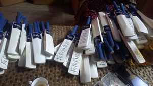 Bate de Cricket Deportivo Ligero, Miniatura, Moderno, Clásico, Tejido, con Autógrafo, Diseño Ecológico de Madera, 15 Pulgadas, Empaque Personalizado - Product Image 6